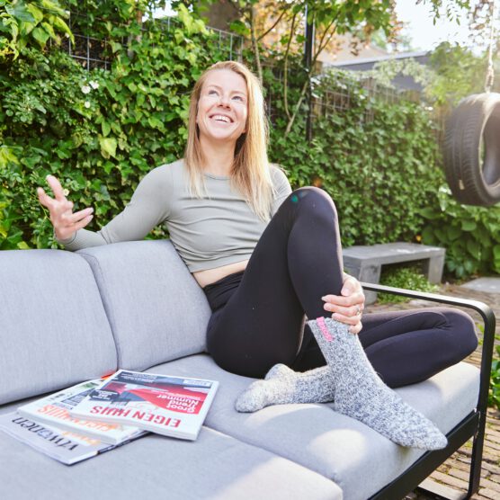 vrouw-lacht-met-soxs